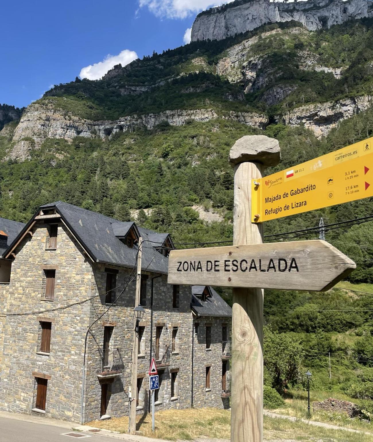 Calmfranc Atico Abuhardillado Con Vistas Al Rio Y La Montana Avistamiento De Ciervos En Canfranc Pueblo Exteriér fotografie