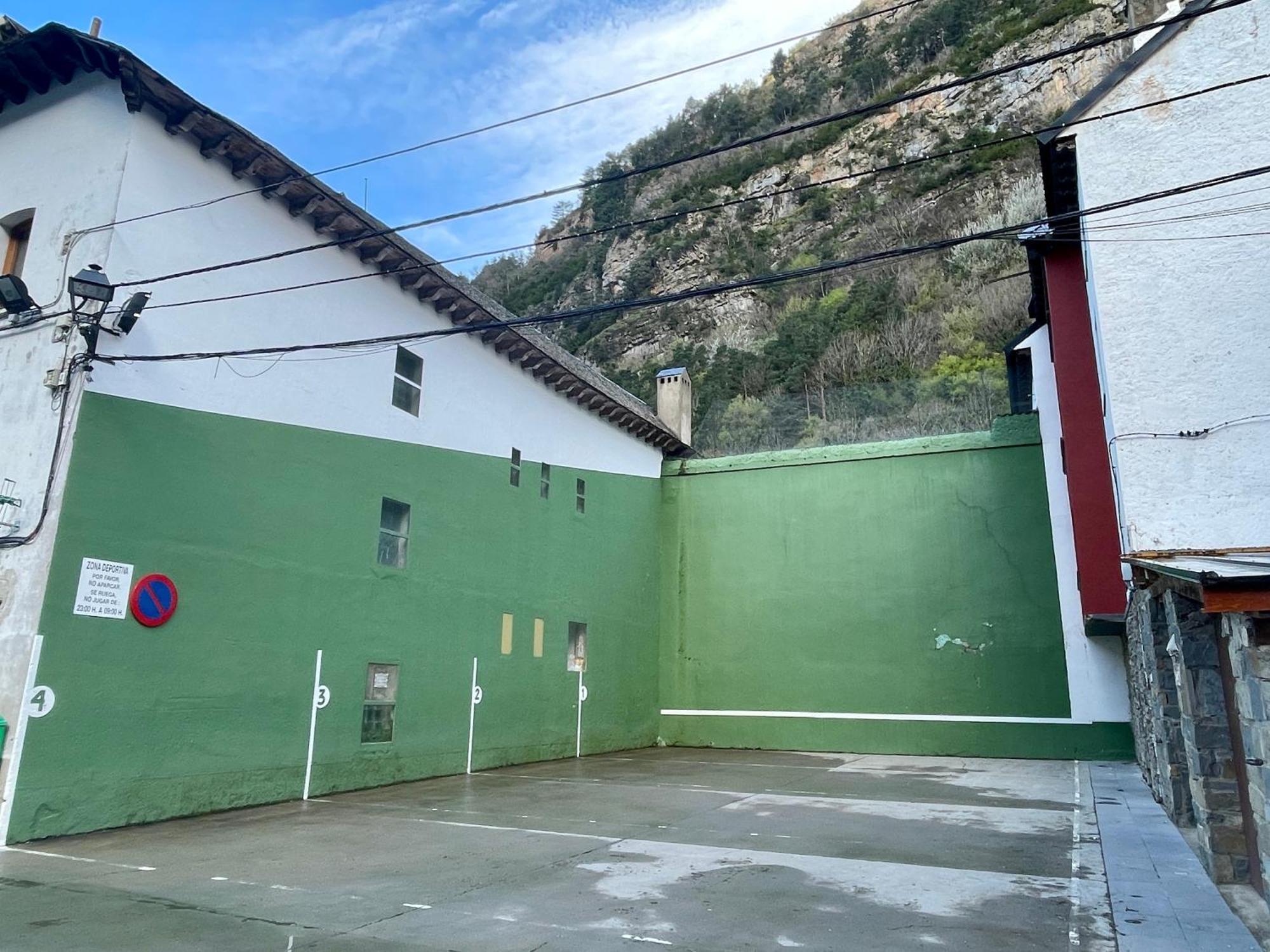 Calmfranc Atico Abuhardillado Con Vistas Al Rio Y La Montana Avistamiento De Ciervos En Canfranc Pueblo Exteriér fotografie